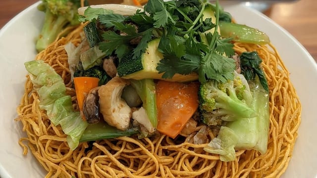 N22. Crispy Chow Mein.