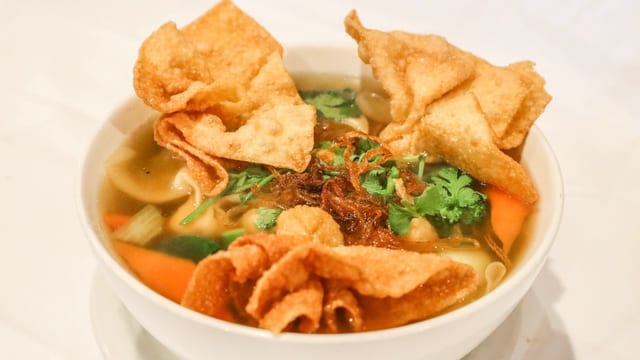 N18. Wonton Noodle Soup.