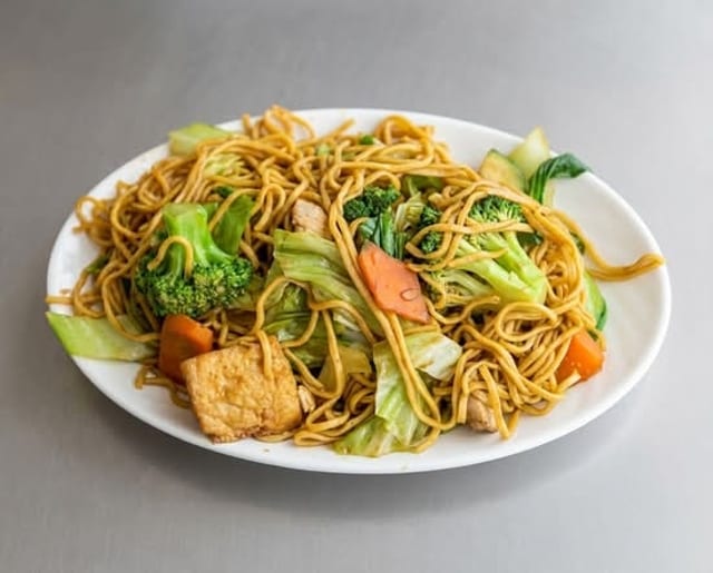 N20. Stir-Fried Vegetable Chow Mein.